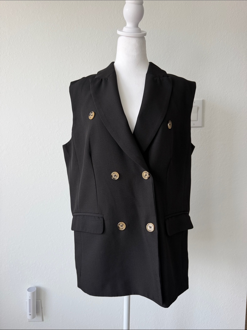 Amazon Black Sleeveless Double-Breasted Blazer with Gold Buttons